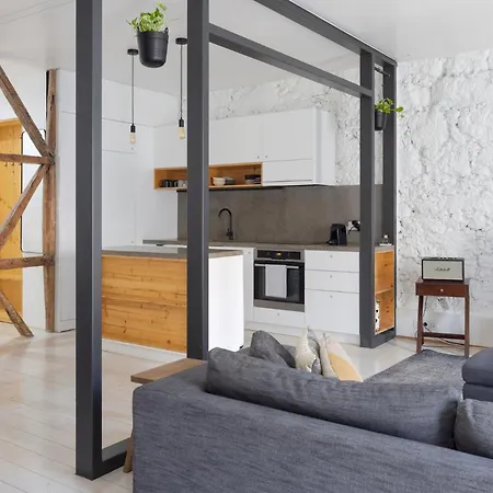 Daire Architectural Gem In Bica Ii