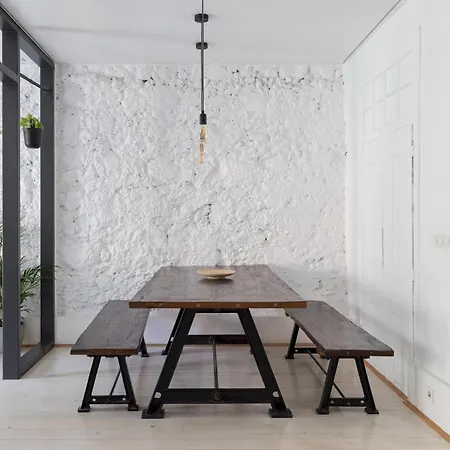 Architectural Gem In Bica Ii ליסבון